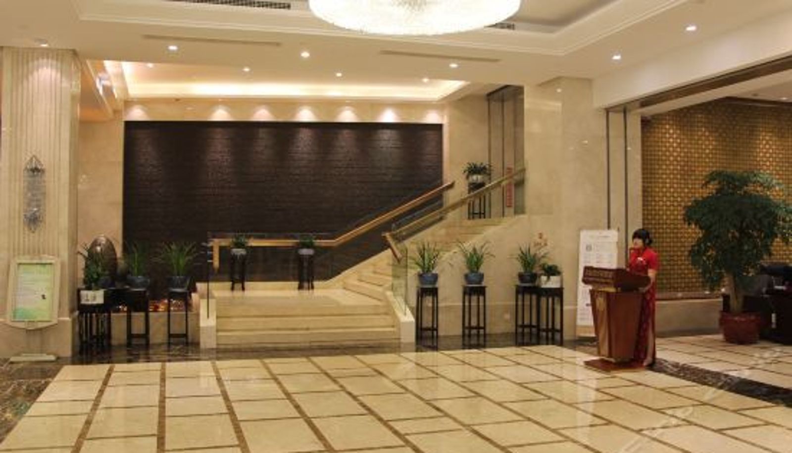 Recepción - Garden International Hotel