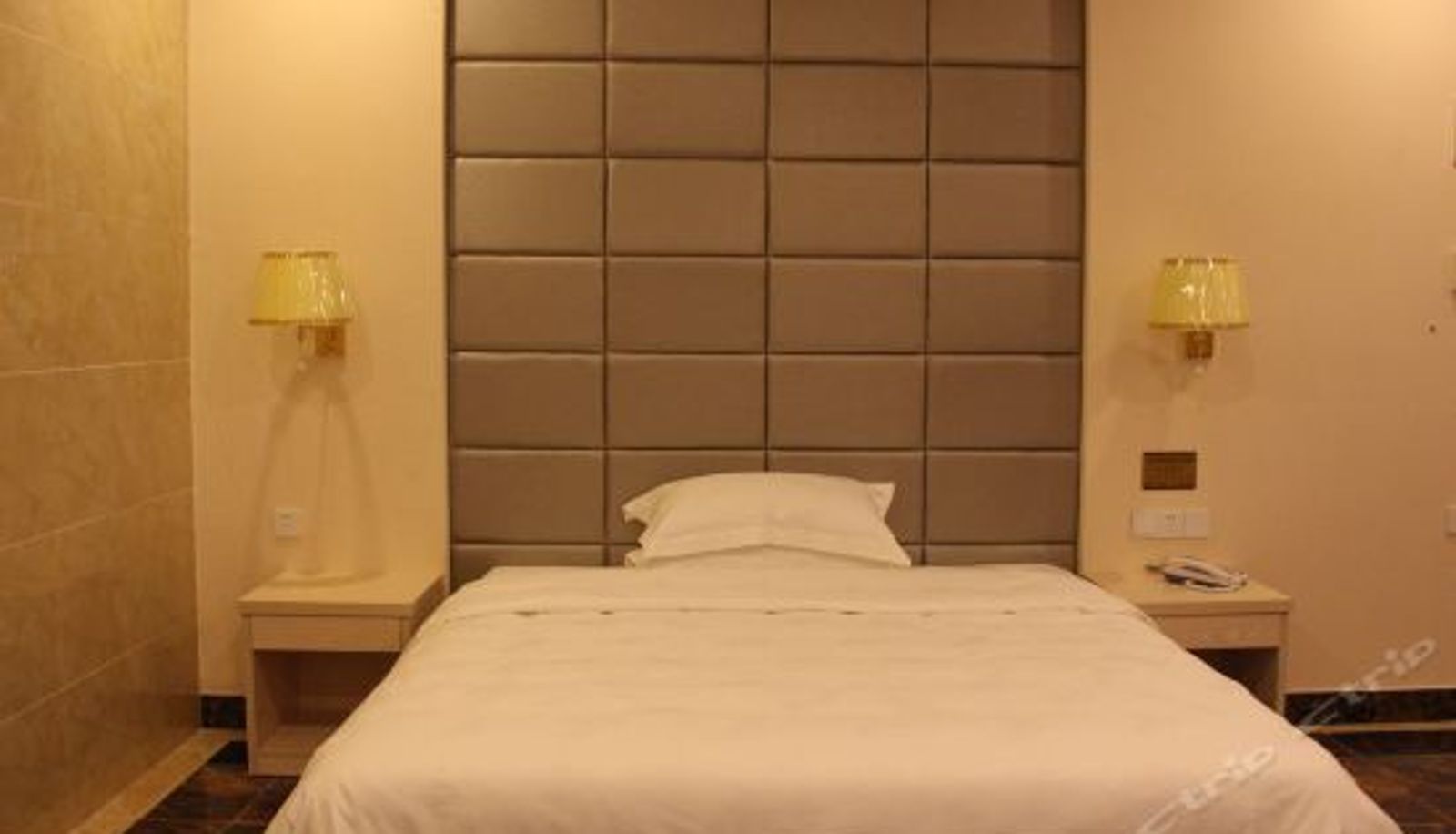 Suite - 麒福商务酒店(湛江麻章高铁站店)