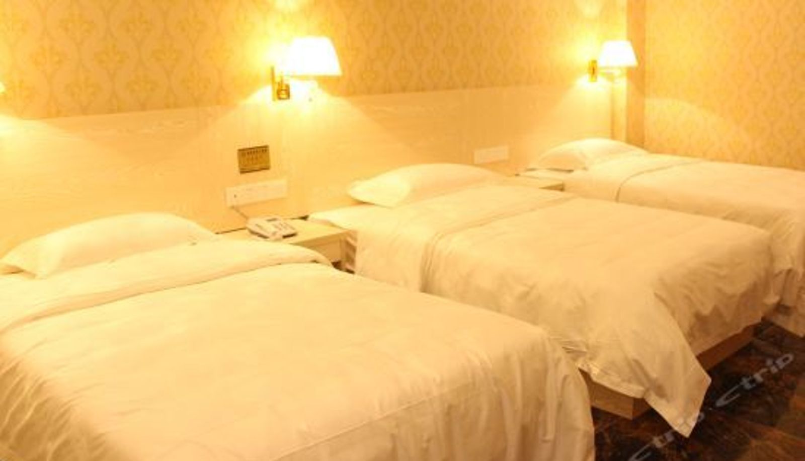 Triple room - 麒福商务酒店(湛江麻章高铁站店)