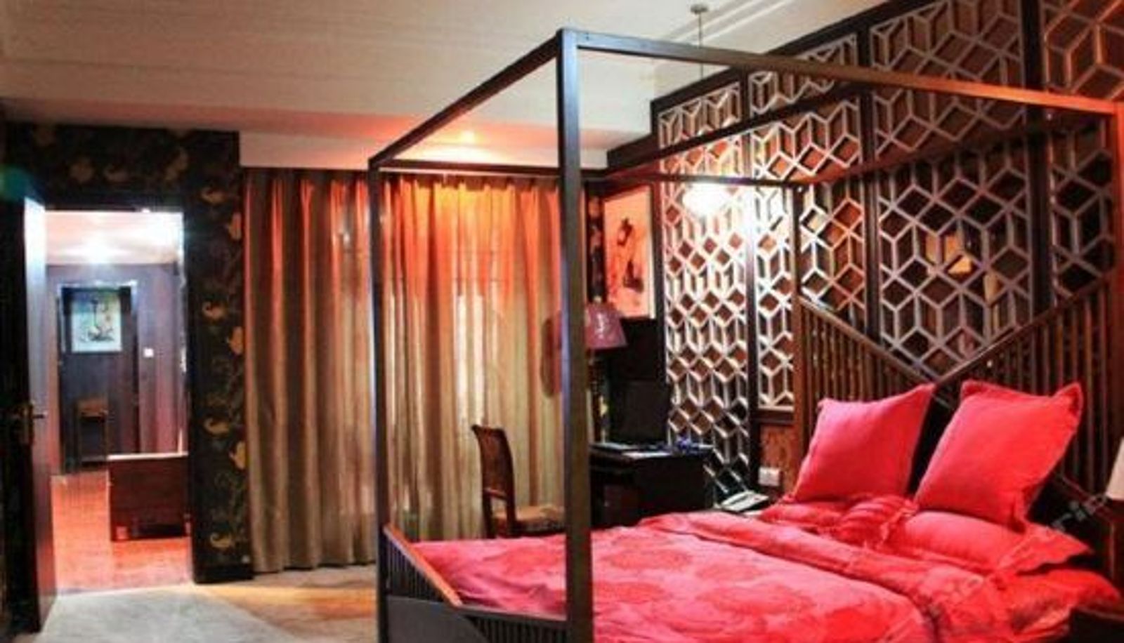 Suite - Kaimai Jinhua Hotel (Yueyang Railway Station Pedestrian Street)