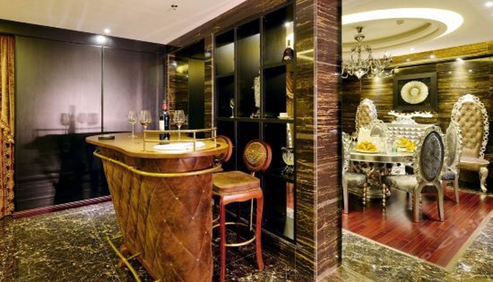 Suite - Discovery Hotel