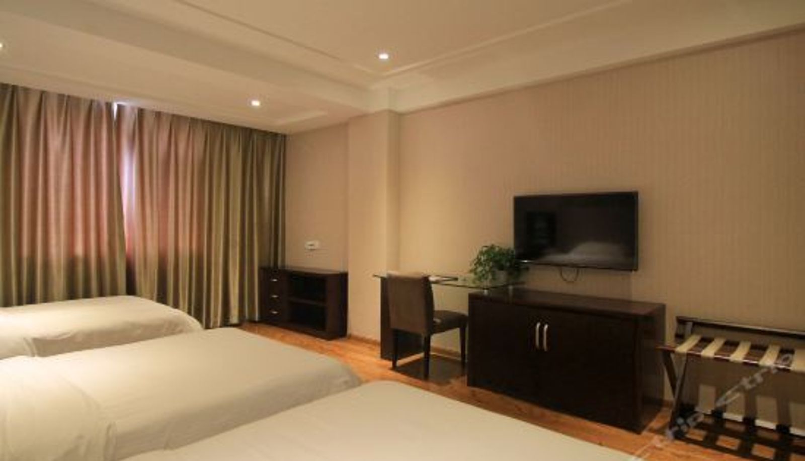 Dreibettzimmer - GreenTree Inn (Yantai Yingchun Street Lvse Jiayuan)