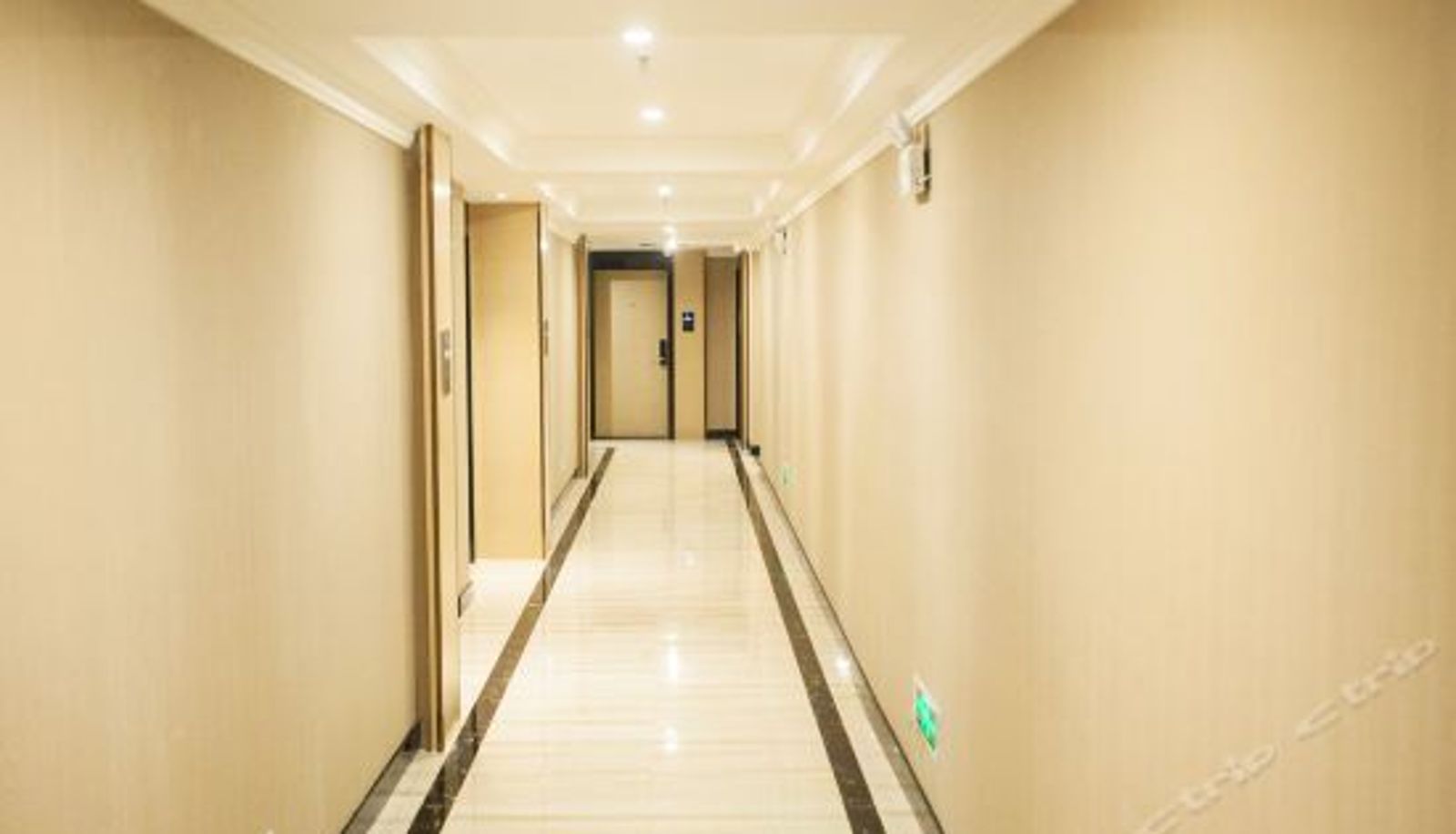 Recepción - Lavande Hotel (Urumqi High-speed Railway Station Wanda Plaza)