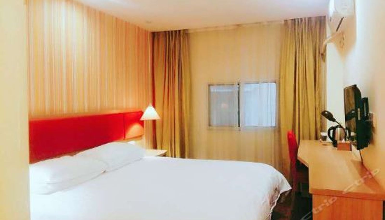 Business room - Home Inn (Chongqing Hongqi Hegou Metro Station)