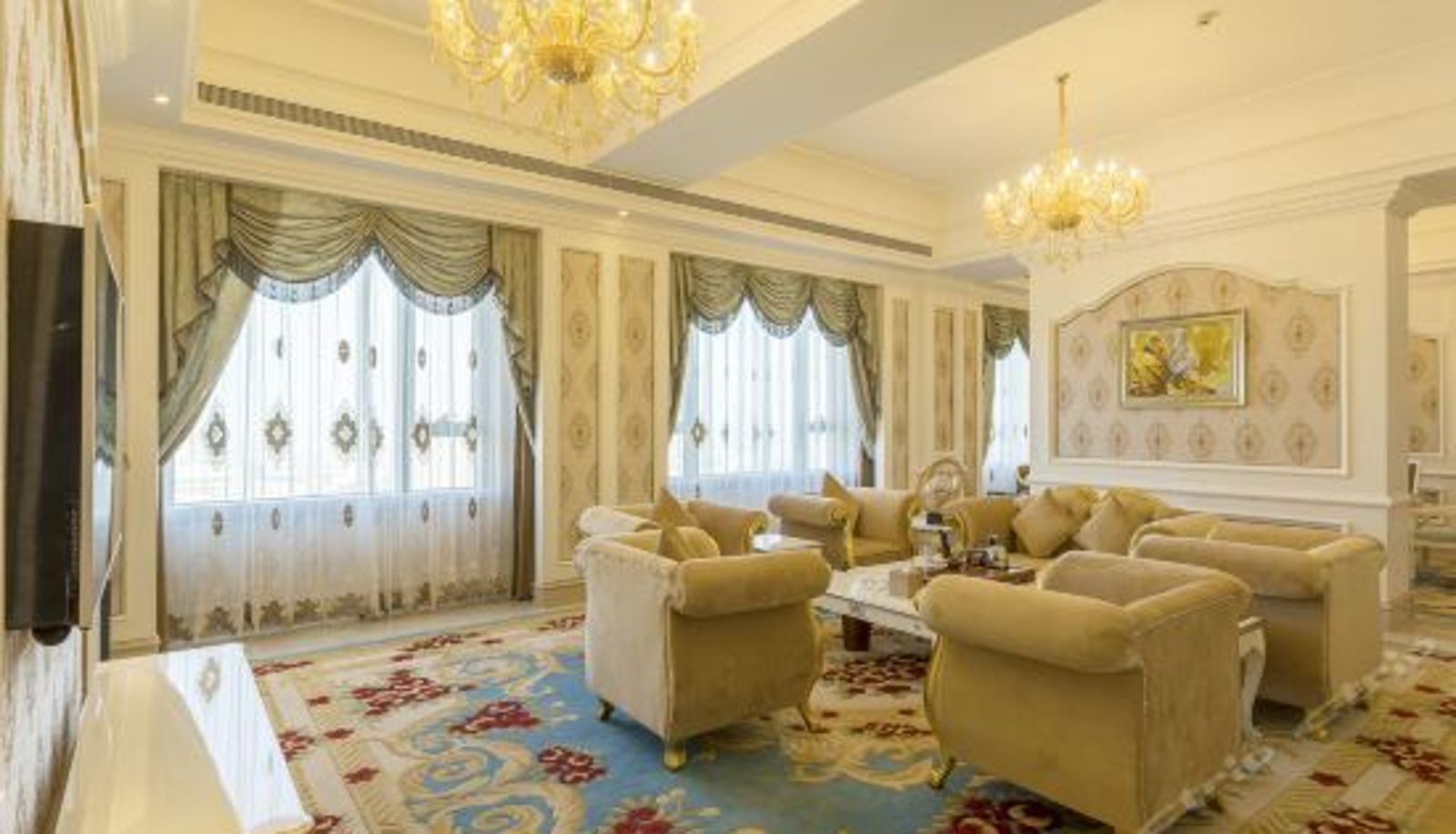 Tripla - Hua He International Hotel
