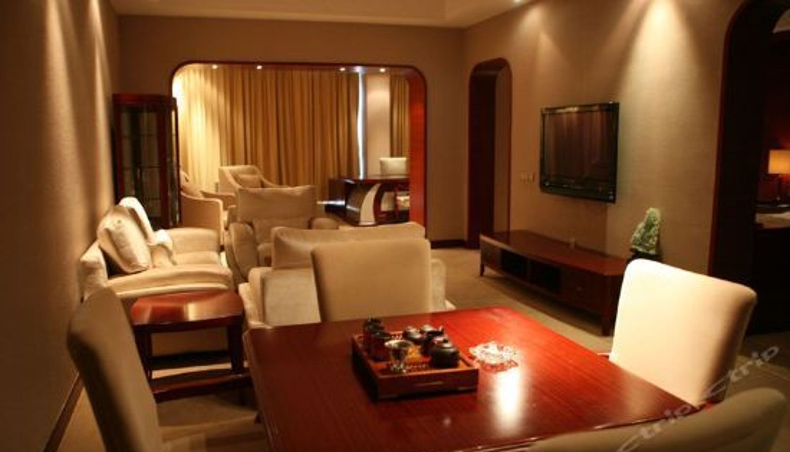 Suite - Bayannaoer Restaurant