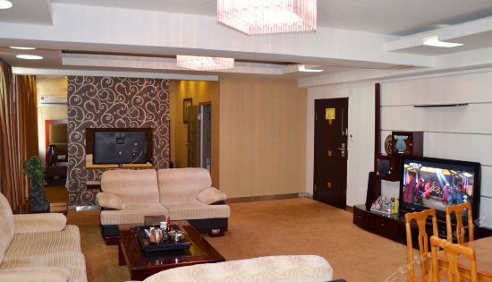 Suite - 七台河金融大厦大酒店