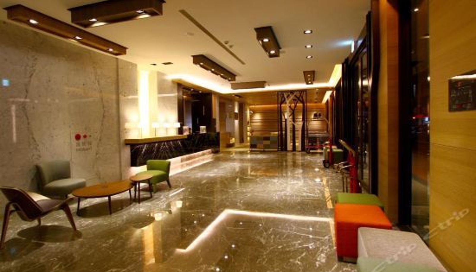 Reception - Gogo Hotel