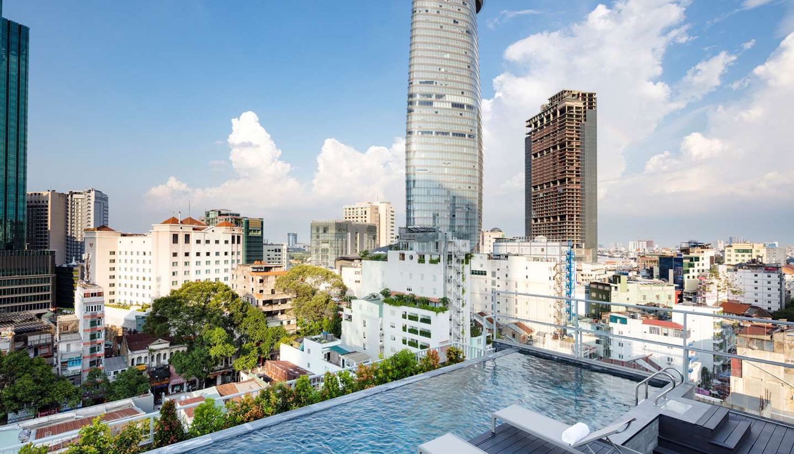 Pool - Innside Saigon Central