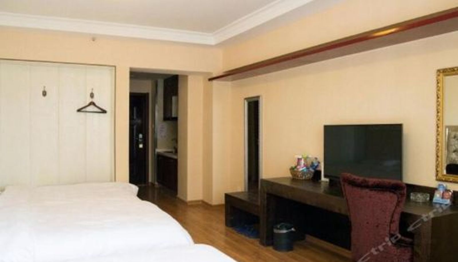 Tripla - Loveace Hotel