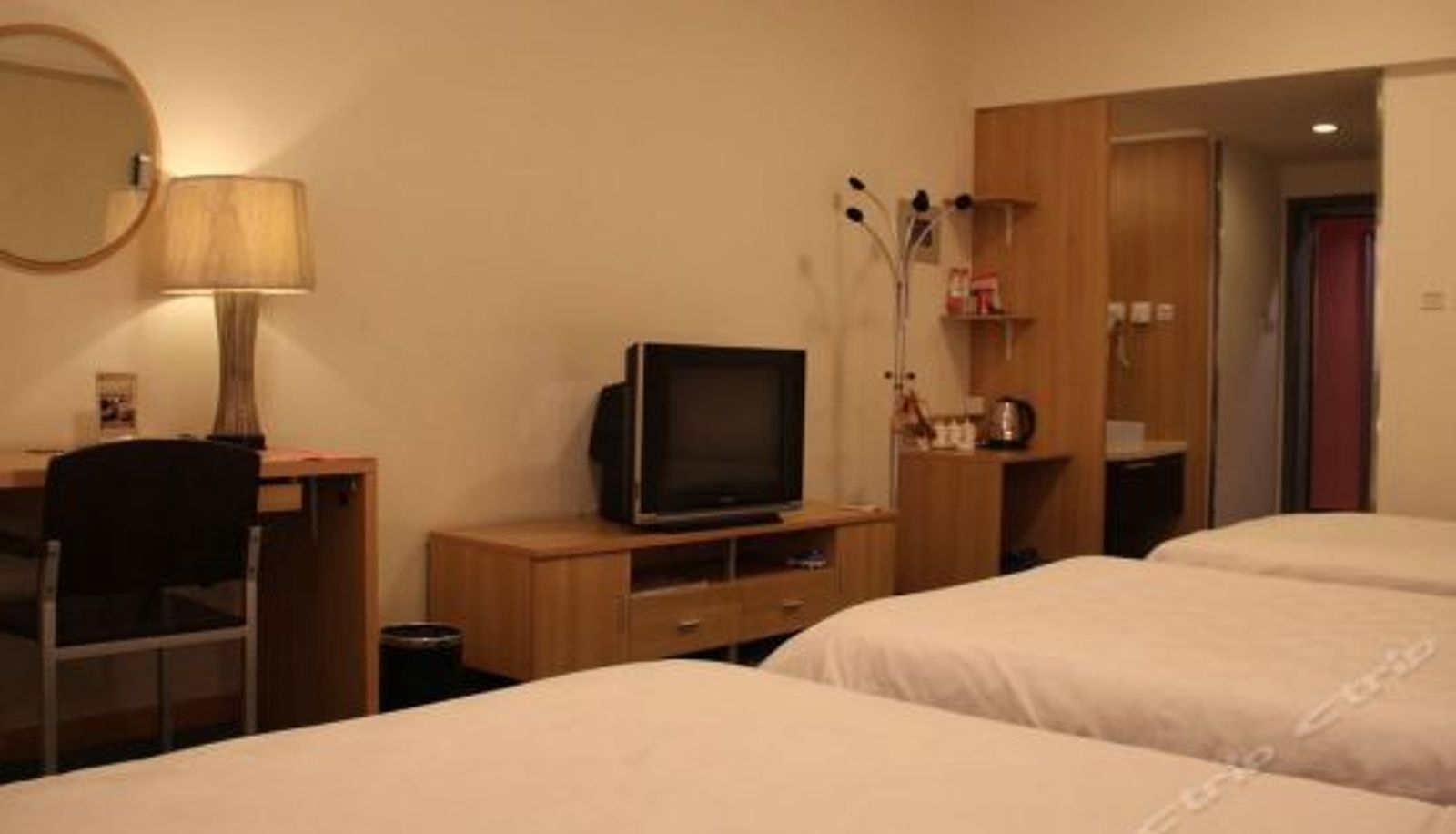 Dreibettzimmer - Housing Urban Hotel
