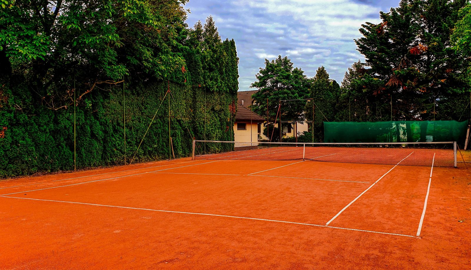 Tennis court - Retro Hotel