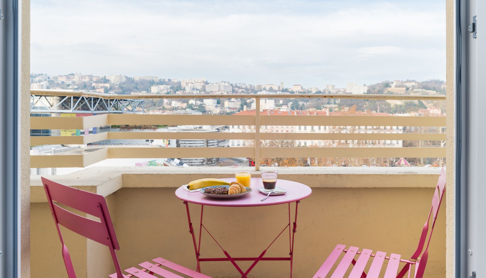 Room with balcony - Campanile - Lyon Centre Perrache