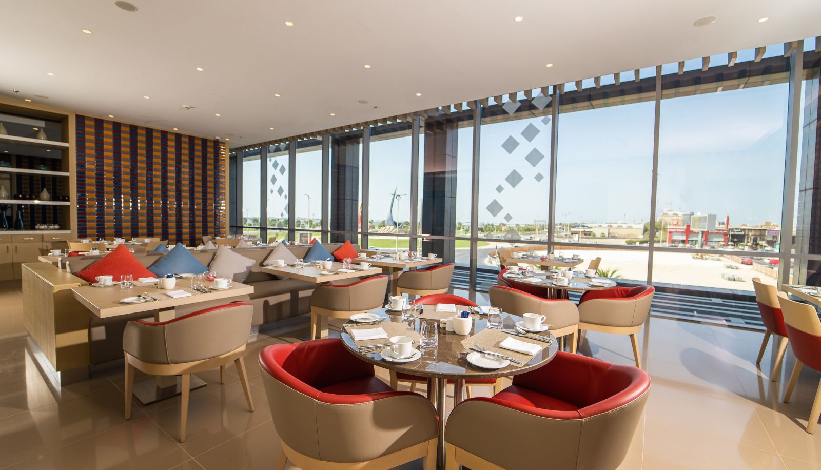 Restaurant - Rotana Corniche