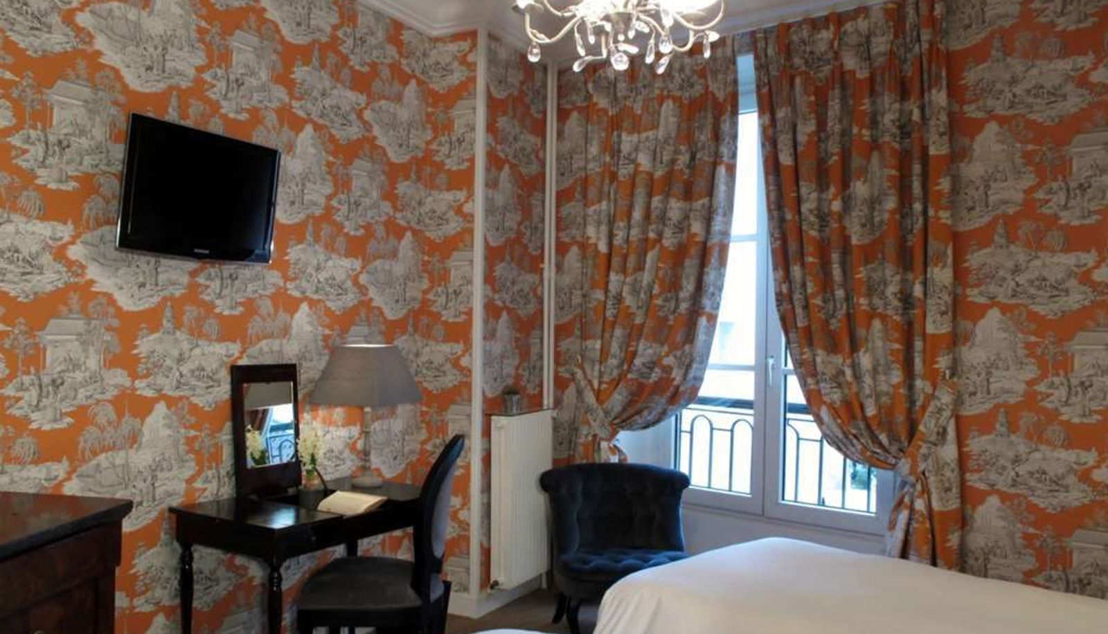 Room - Saint Germain