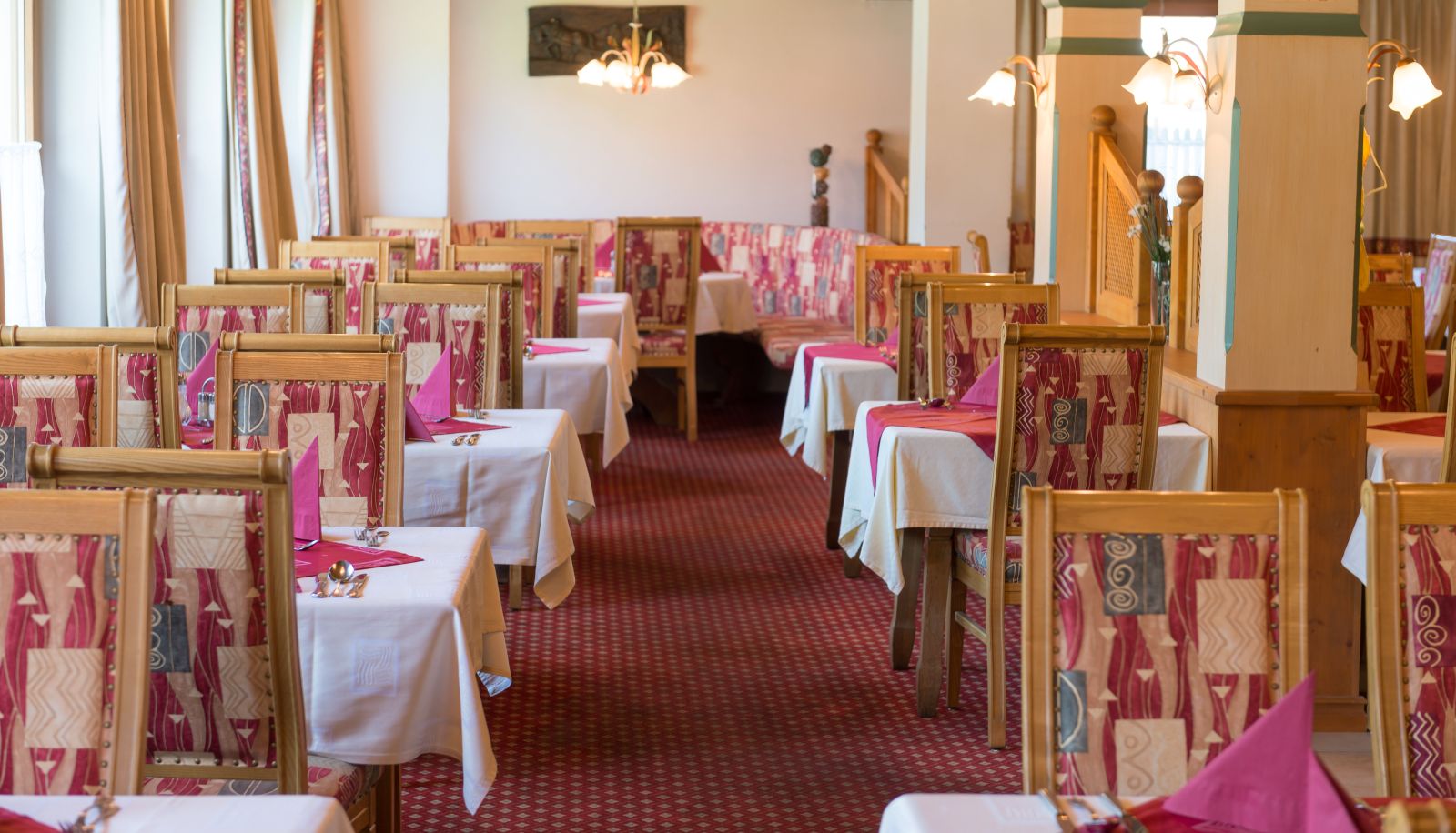 Frühstücksraum innerhalb des Restaurants - Hotel Simmerlwirt