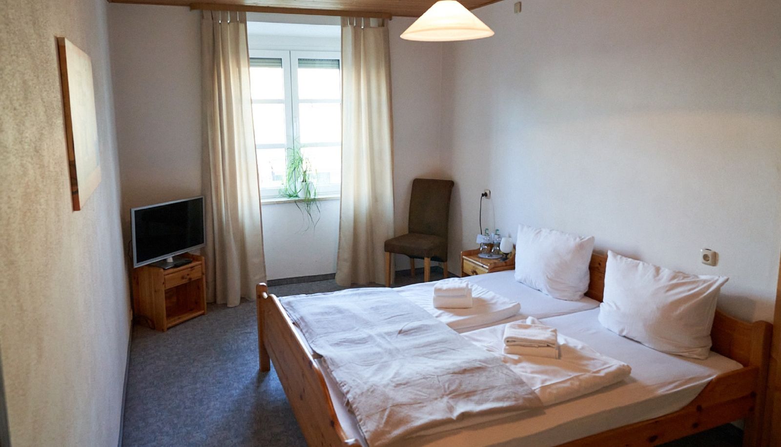 Standardzimmer (Doppel) - Hotel & Gasthof zur Post