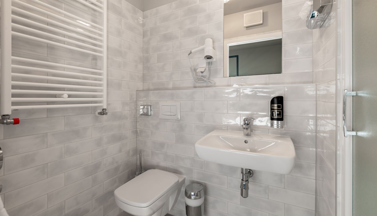 Bathroom - a&o Budapest City Hostel