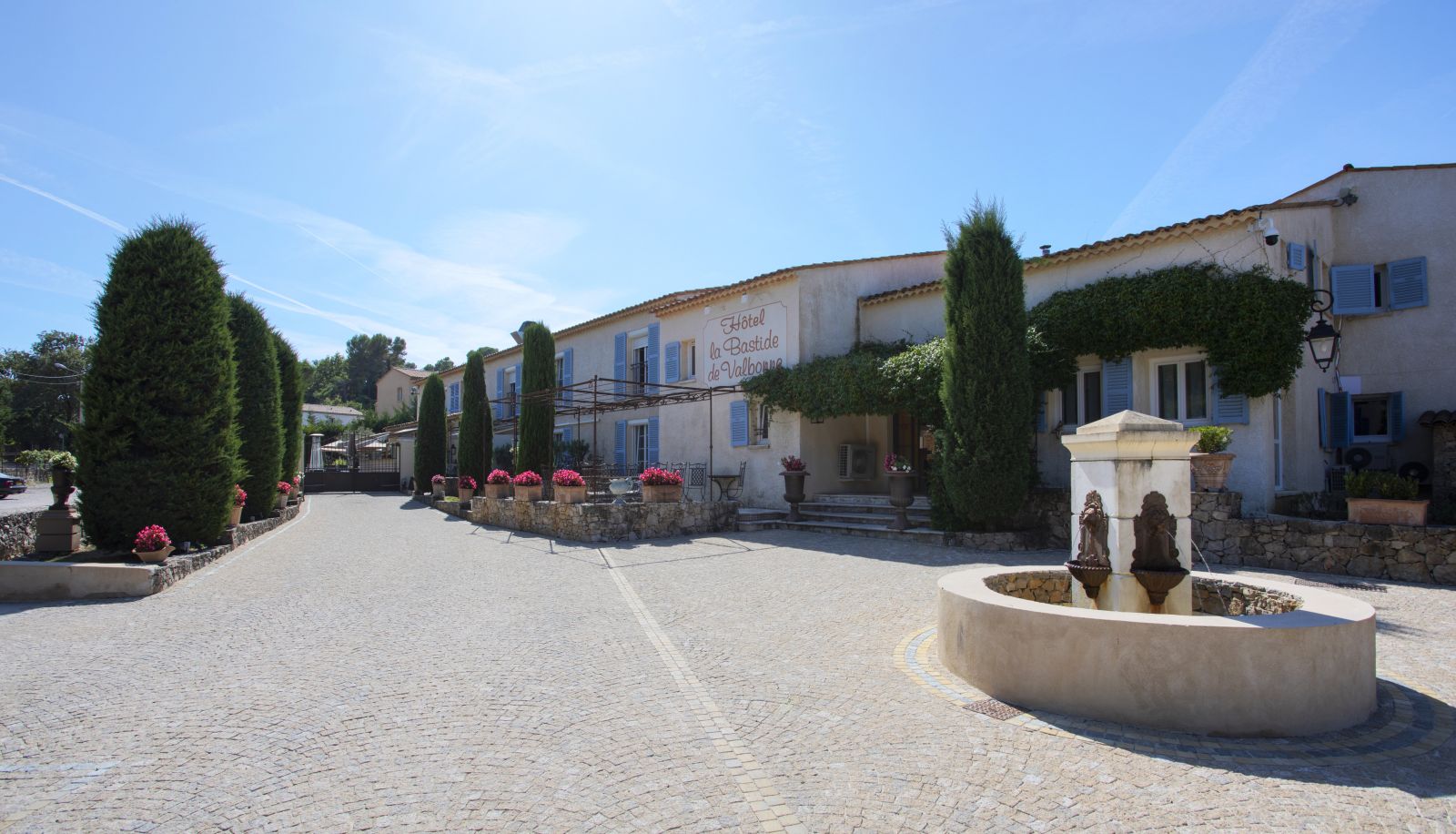 Zona exterior del hotel - La Bastide de Valbonne