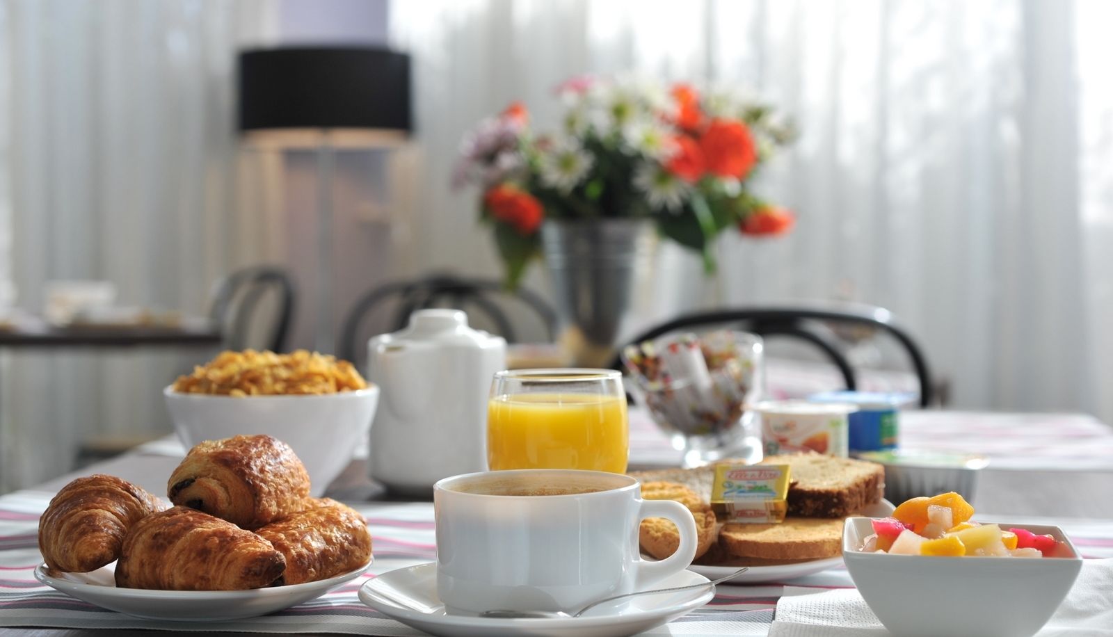 Frühstücksraum - Brit Hotel Confort Villefranche-de-Rouergue