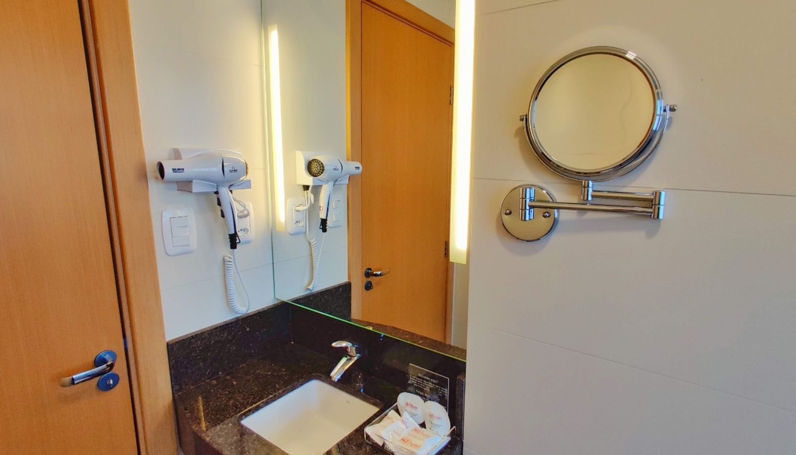 Łazienka - Mogano Express Hotel