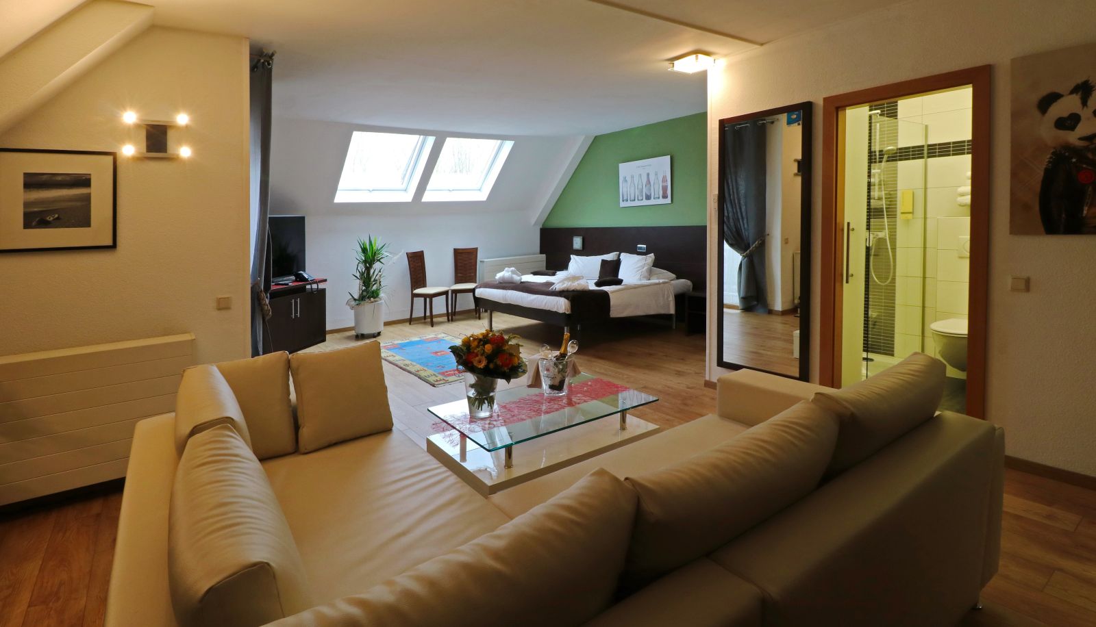 Suite - Threeland
