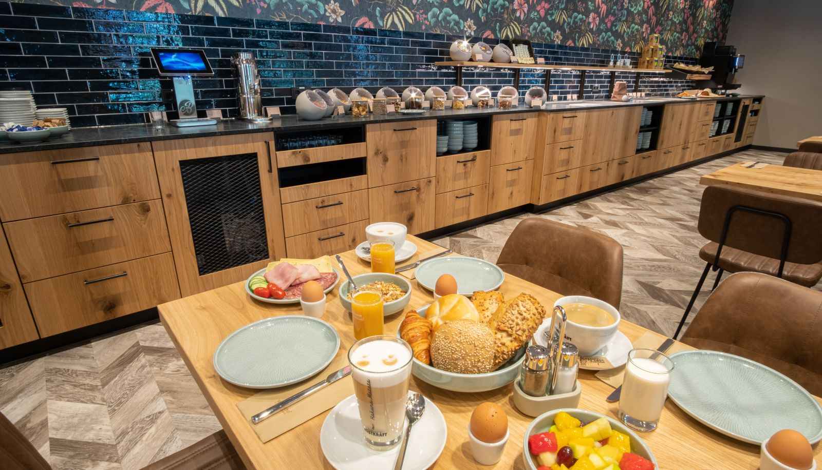 Ontbijtzaal - RiKu HOTEL Göppingen