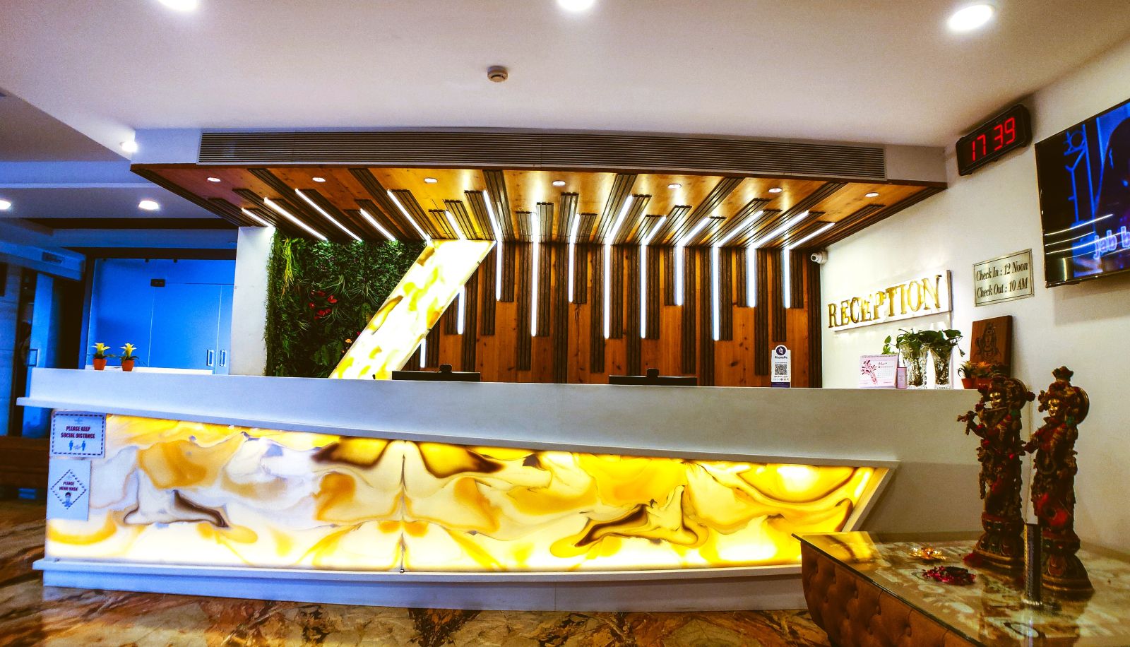 Reception - Hotel TGI Insignia