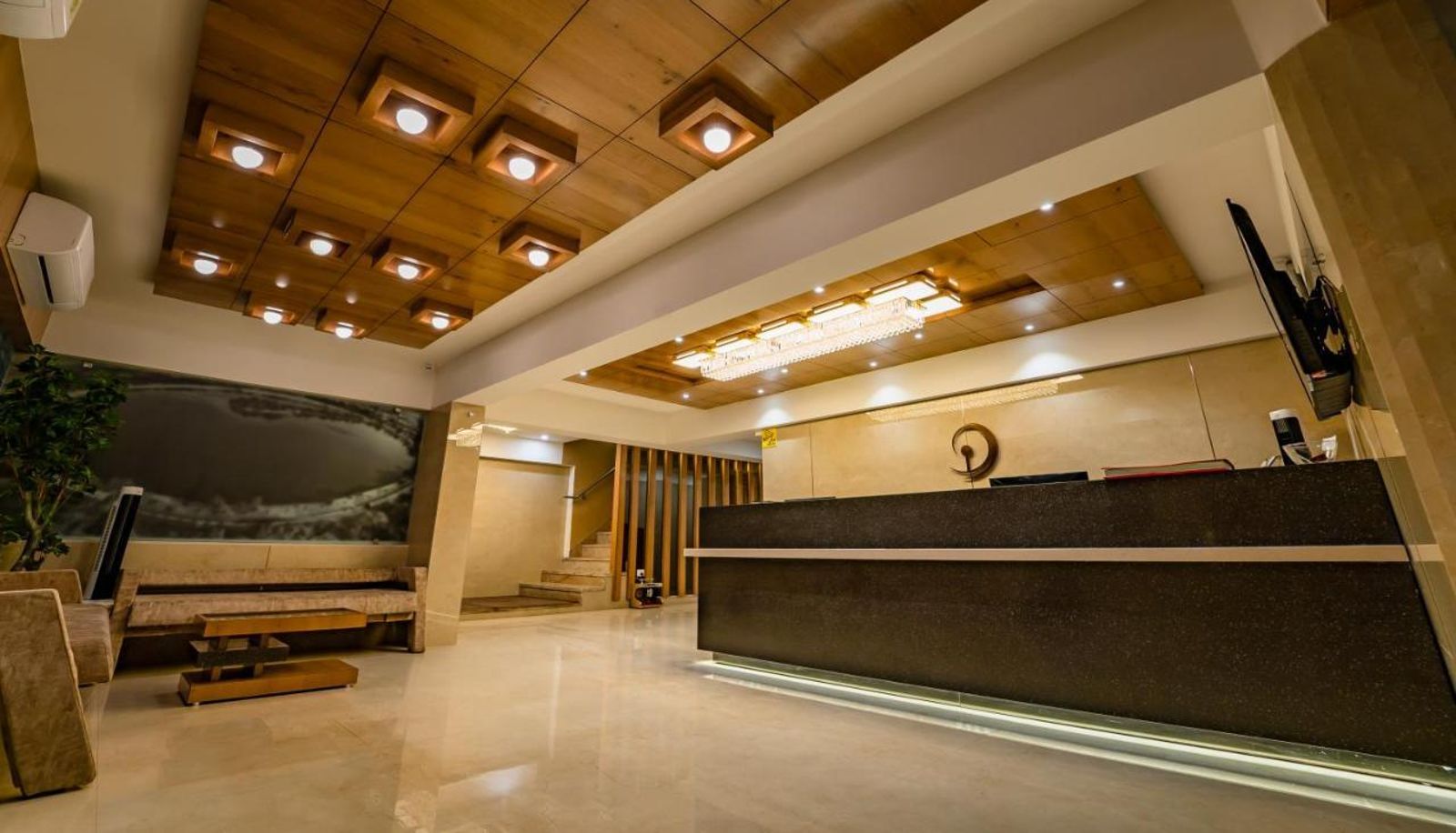 Hall - Hotel Pleasant Lake