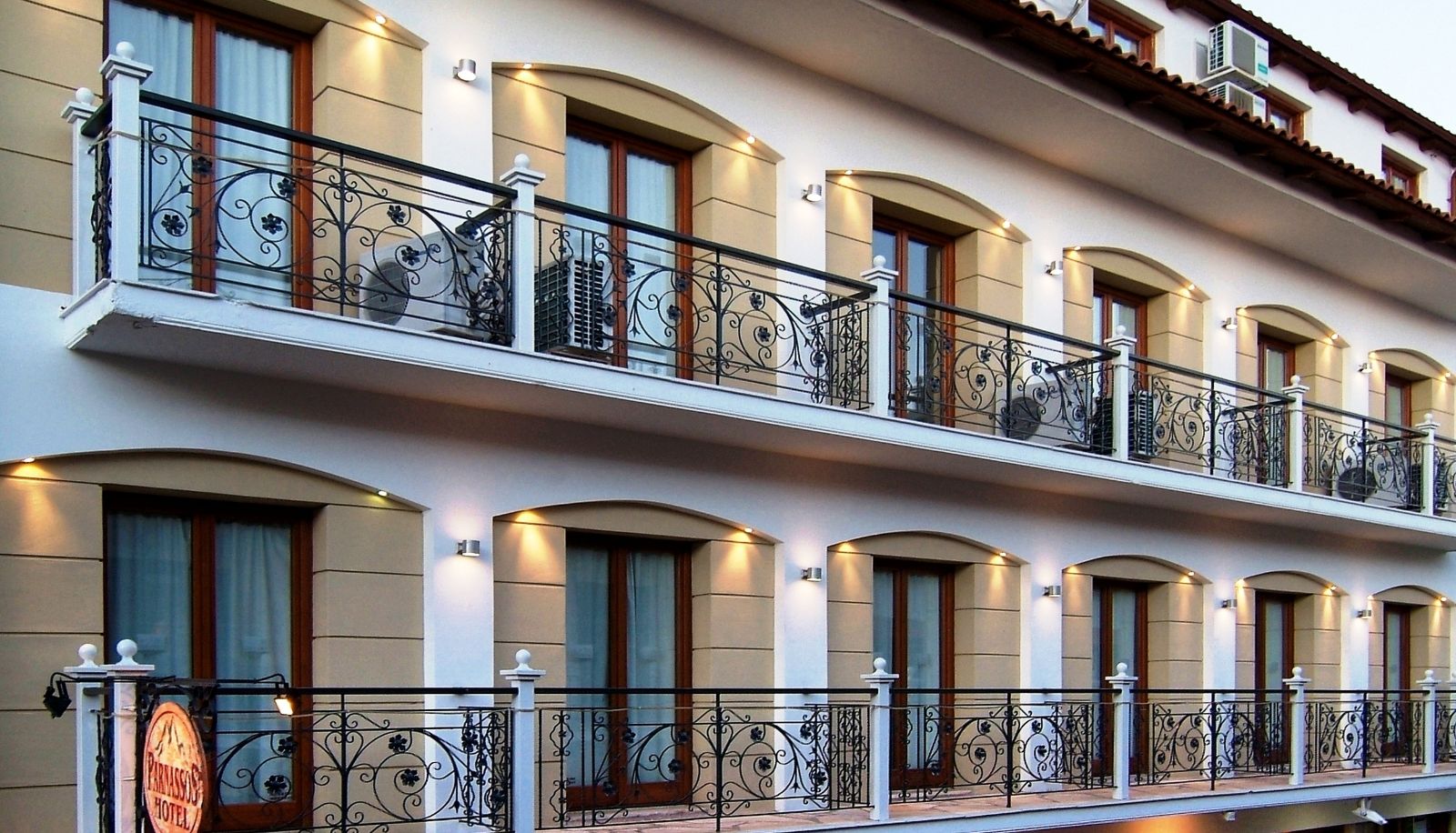 Zewnętrzna część hotelu - Parnassos Delphi