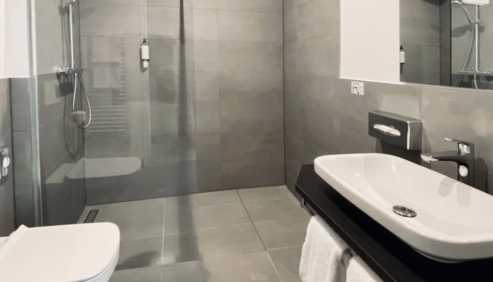 Bathroom - DORMERO Hotel Aschaffenburg