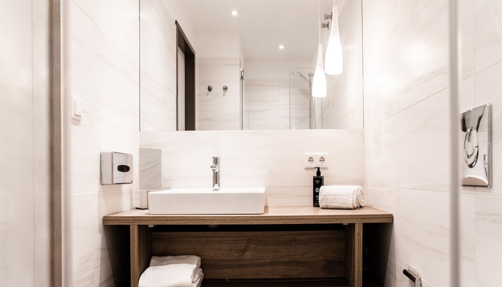 Bathroom - Trademark by Wyndham elaya hotel regensburg city center