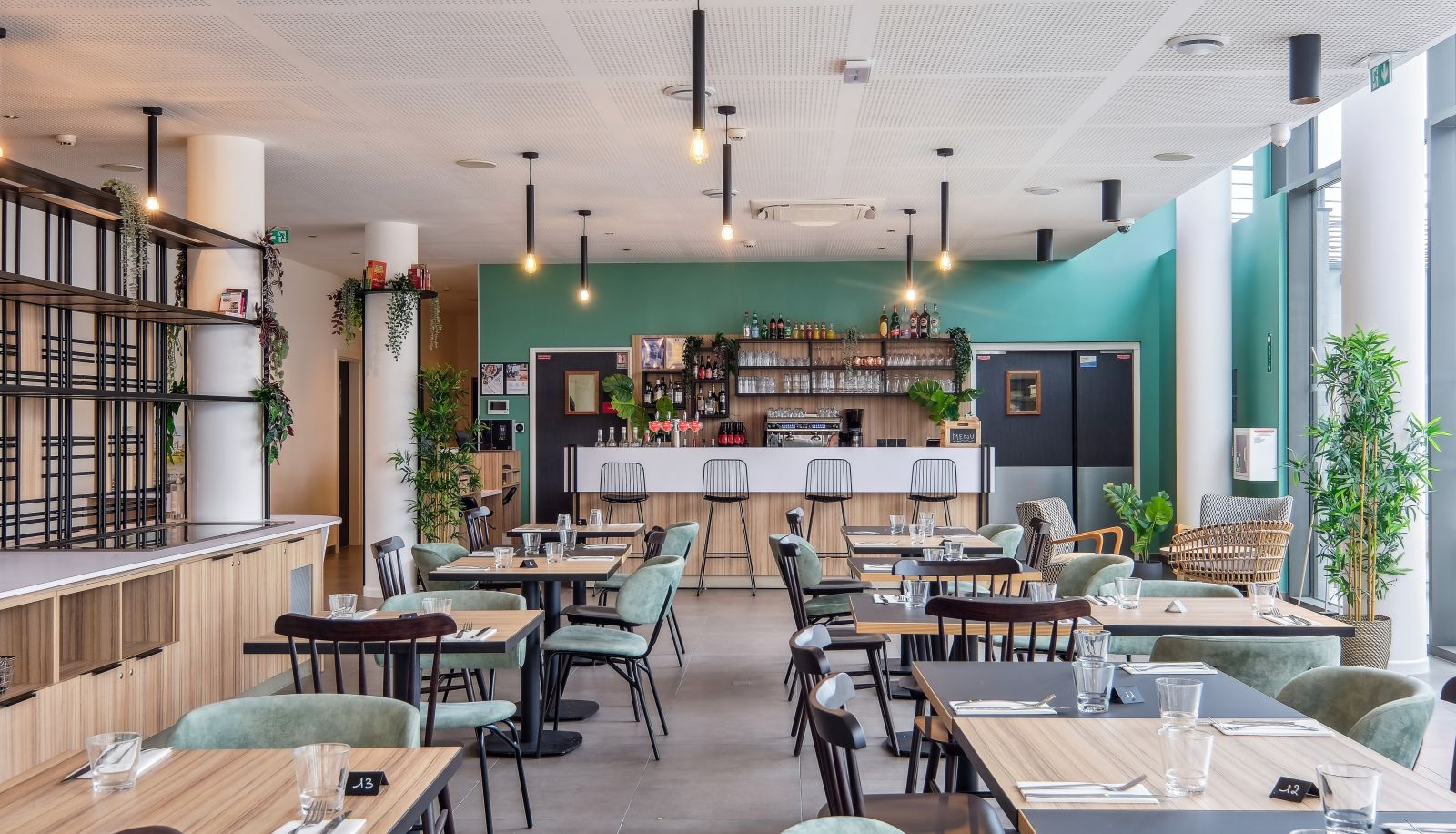 Ontbijtzaal in het restaurant - All Suites Appart Hôtel | Paris Ouest - Colombes