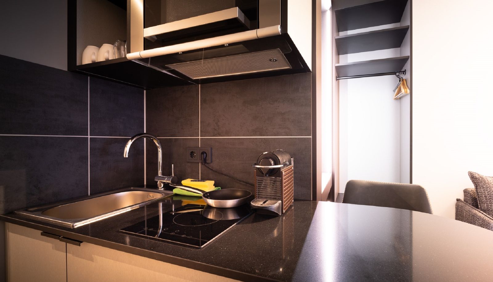 Kitchen area in the room - GINN Apartments Stuttgart-Esslingen