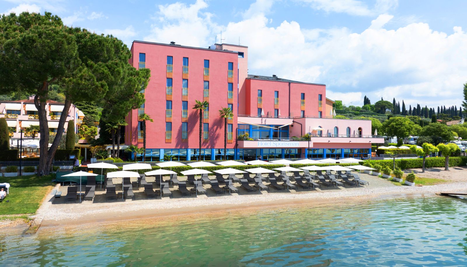 Zewnętrzna część hotelu - Sportsman