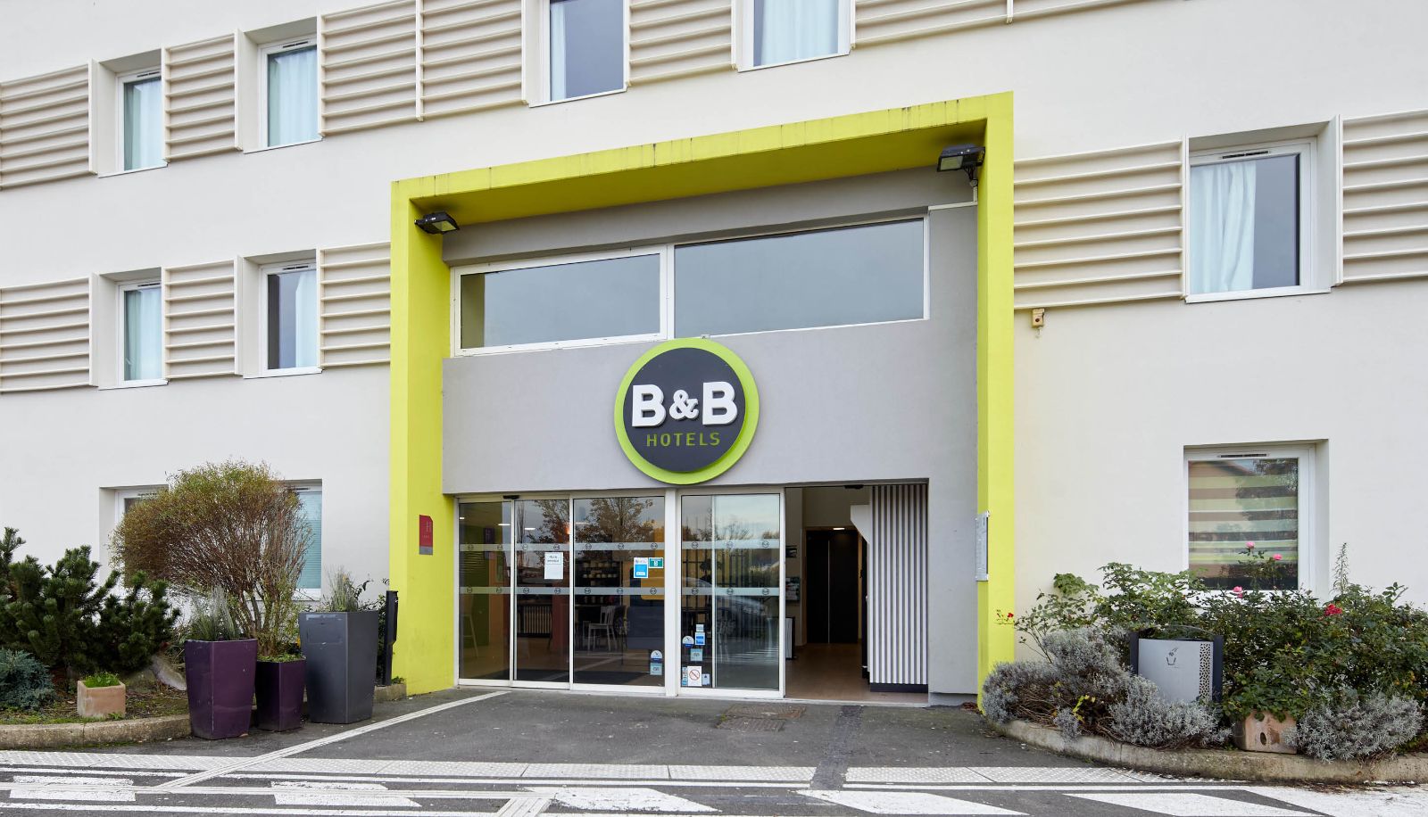Buitenruimte van het hotel - B&B HOTEL Paris Nord Gonesse Parc des Expos 3 étoiles