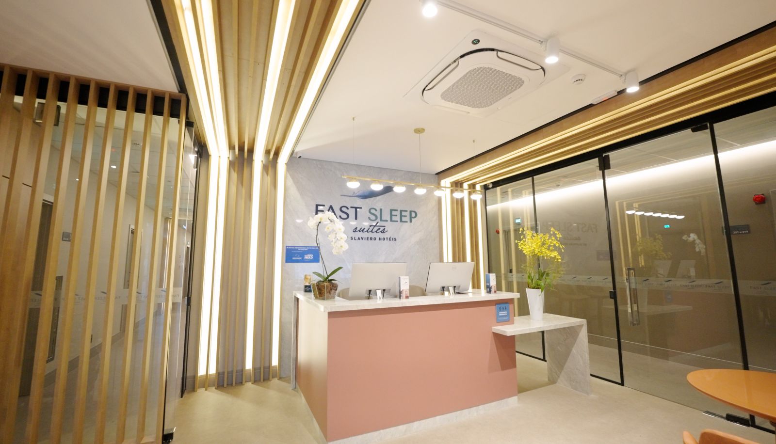 Rezeption - Fast Sleep SUITES by Slaviero Hotéis Hotel dentro do Aeroporto de Guarulhos, Terminal 2, desembarque oeste