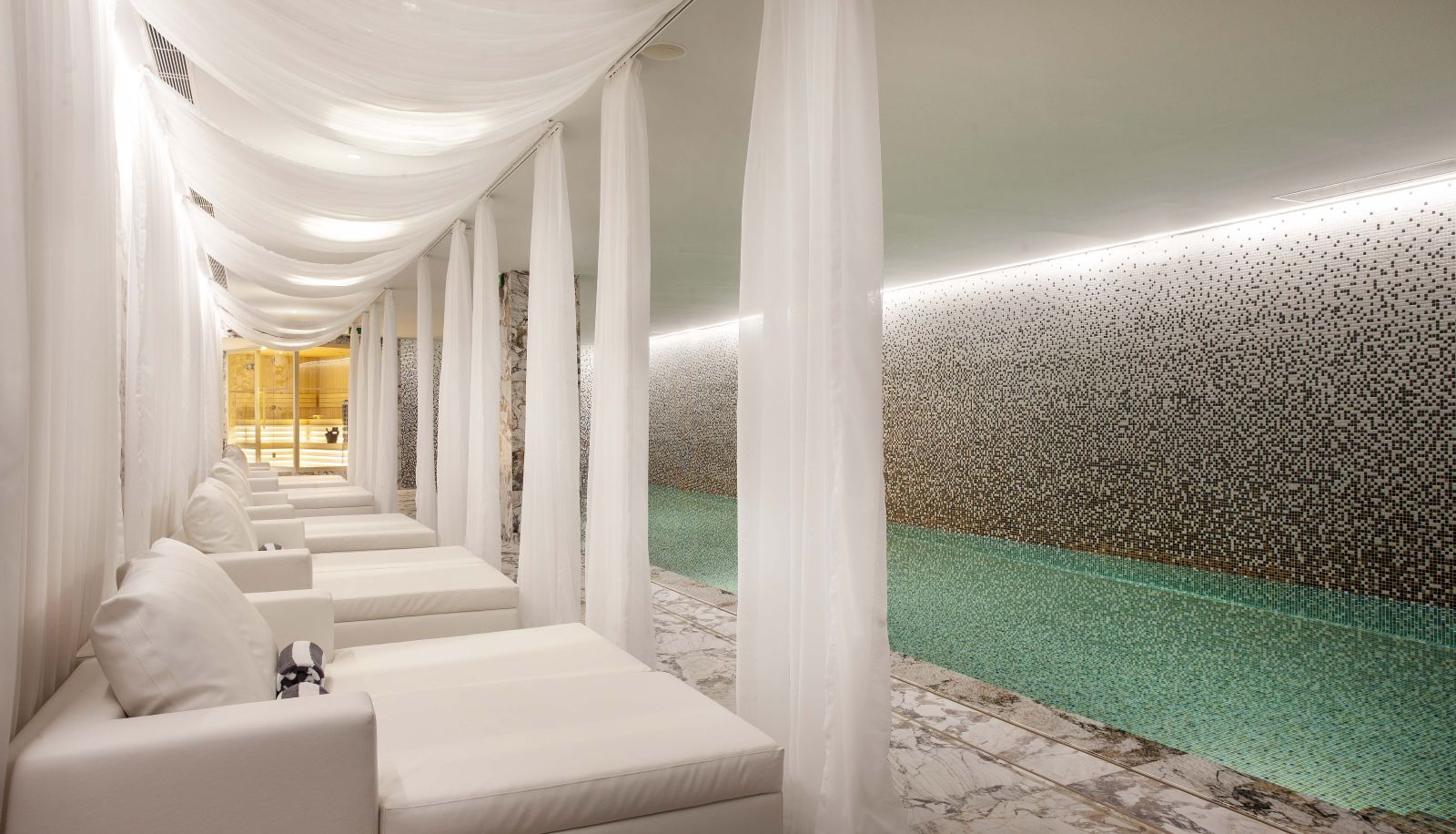 Piscine - Wine & Books Porto Hotel