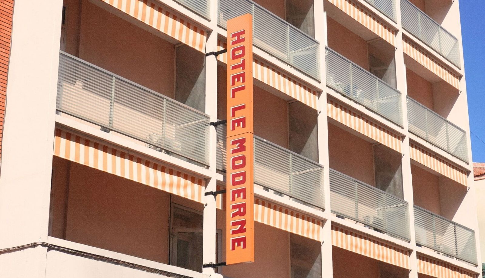 Hotel outdoor area - Hôtel Le Moderne