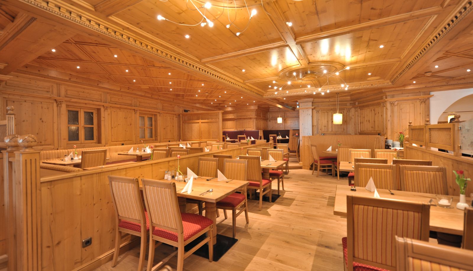 Frühstücksraum innerhalb des Restaurants - Wellnesshotel Randsbergerhof