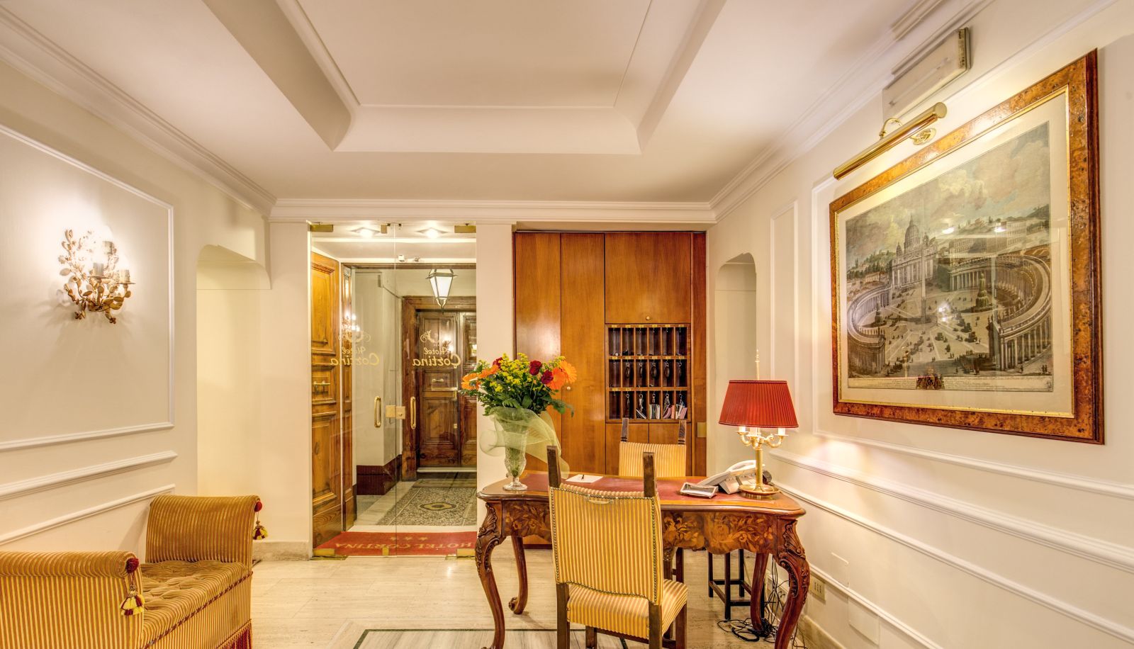 Hall - Cortina