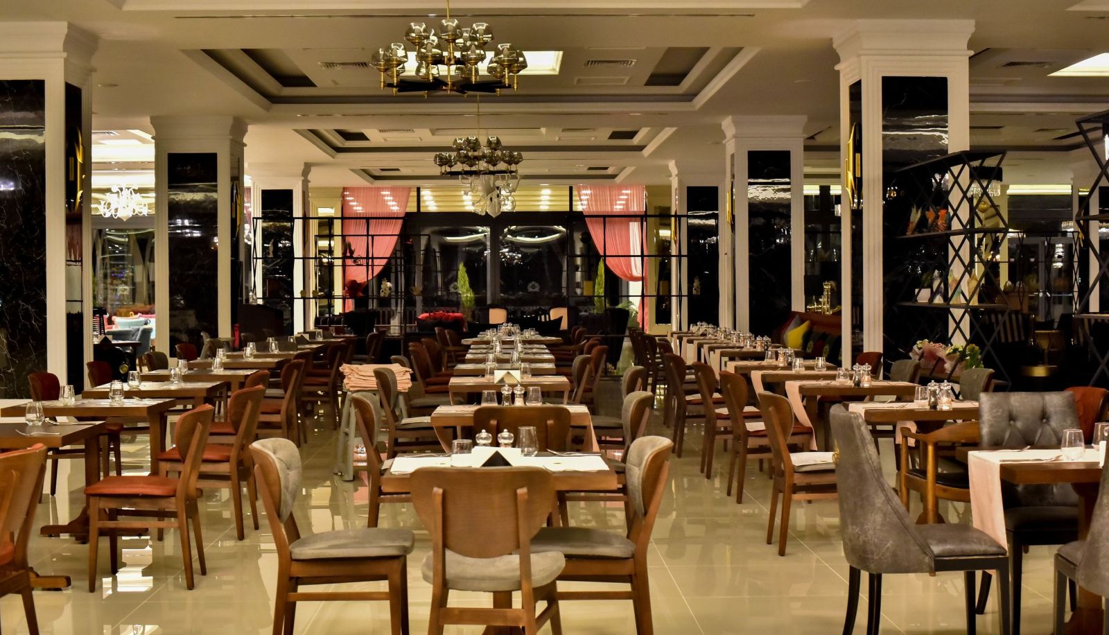 Restaurant - MC PALACE HOTEL