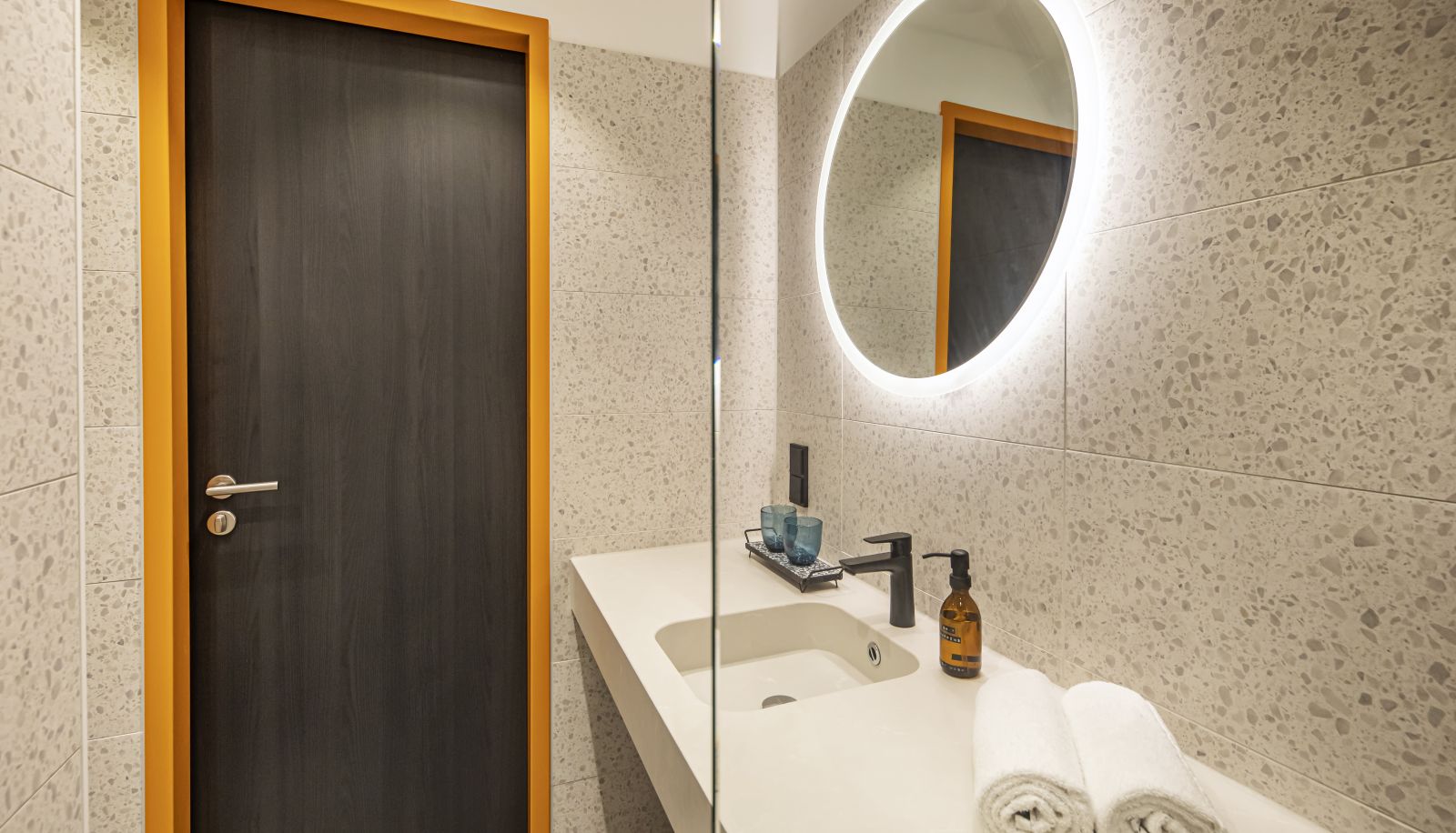 LOGINN Hotel Köln Airport