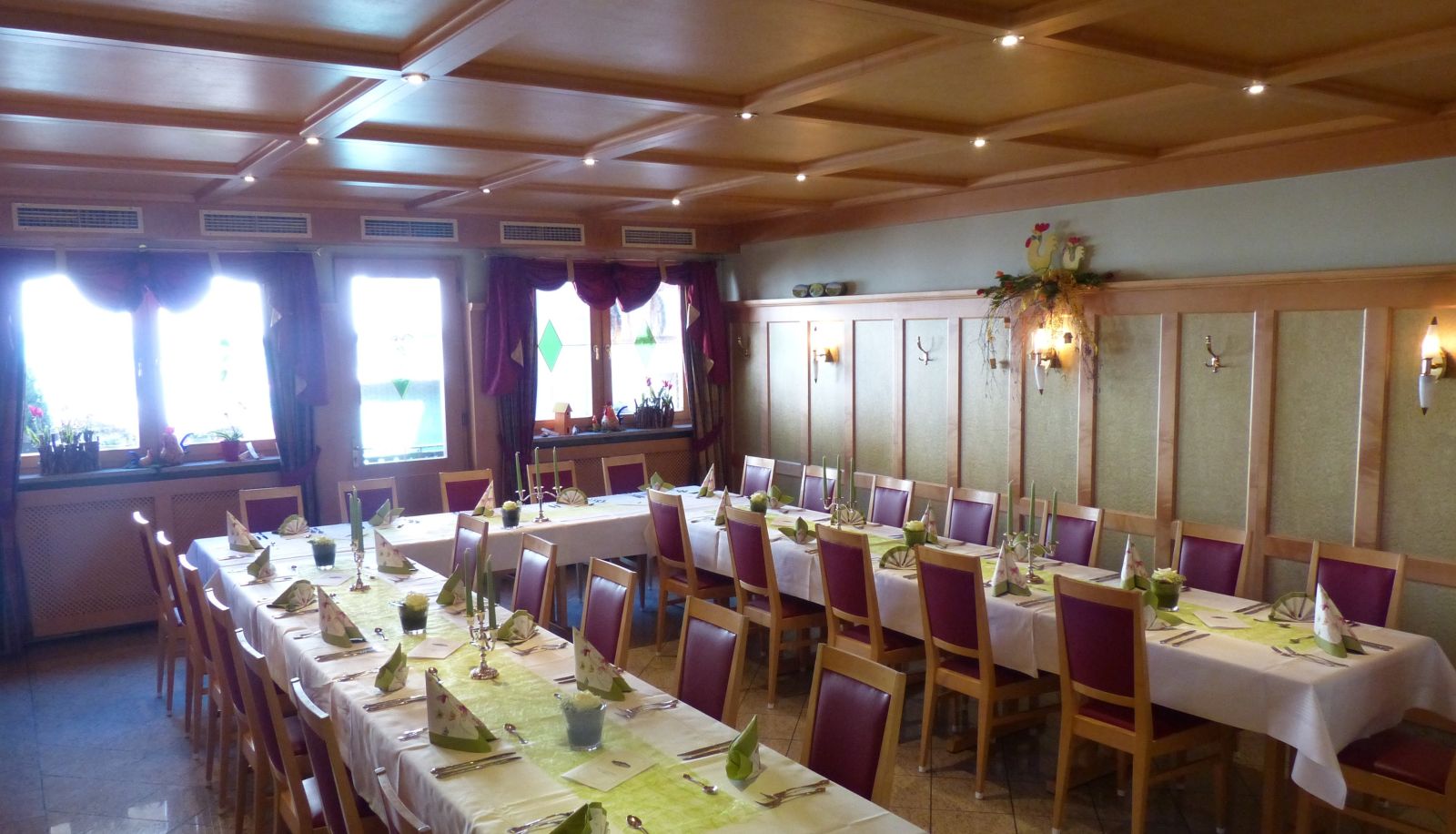 Salle de petit-déjeuner dans le restaurant - Krapp Hotel Gasthof