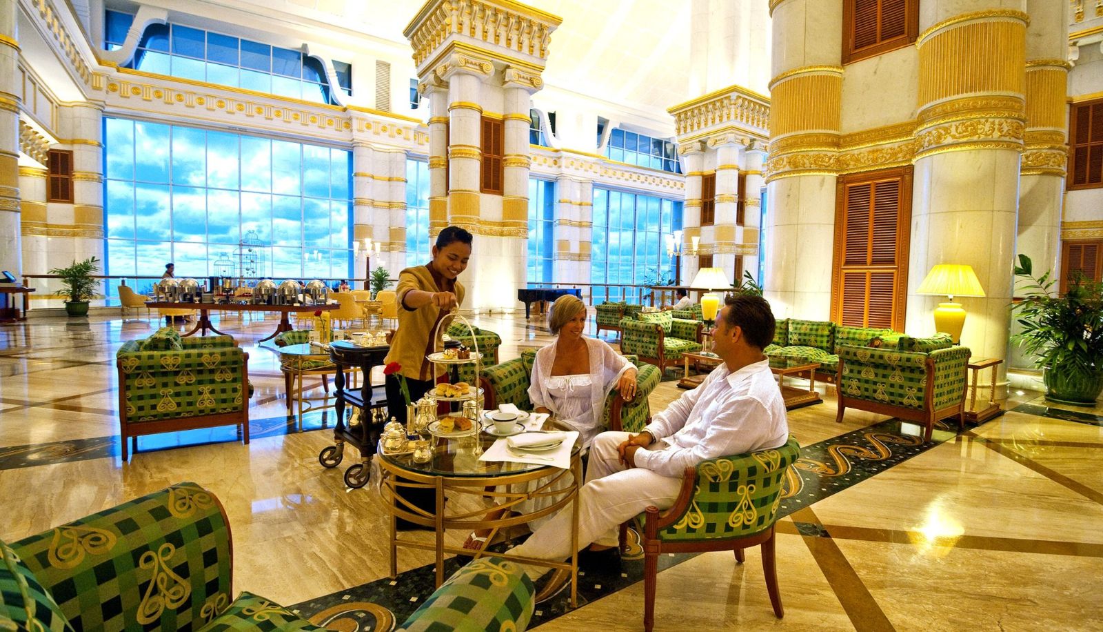 Bar - The Empire Hotel & Country Club