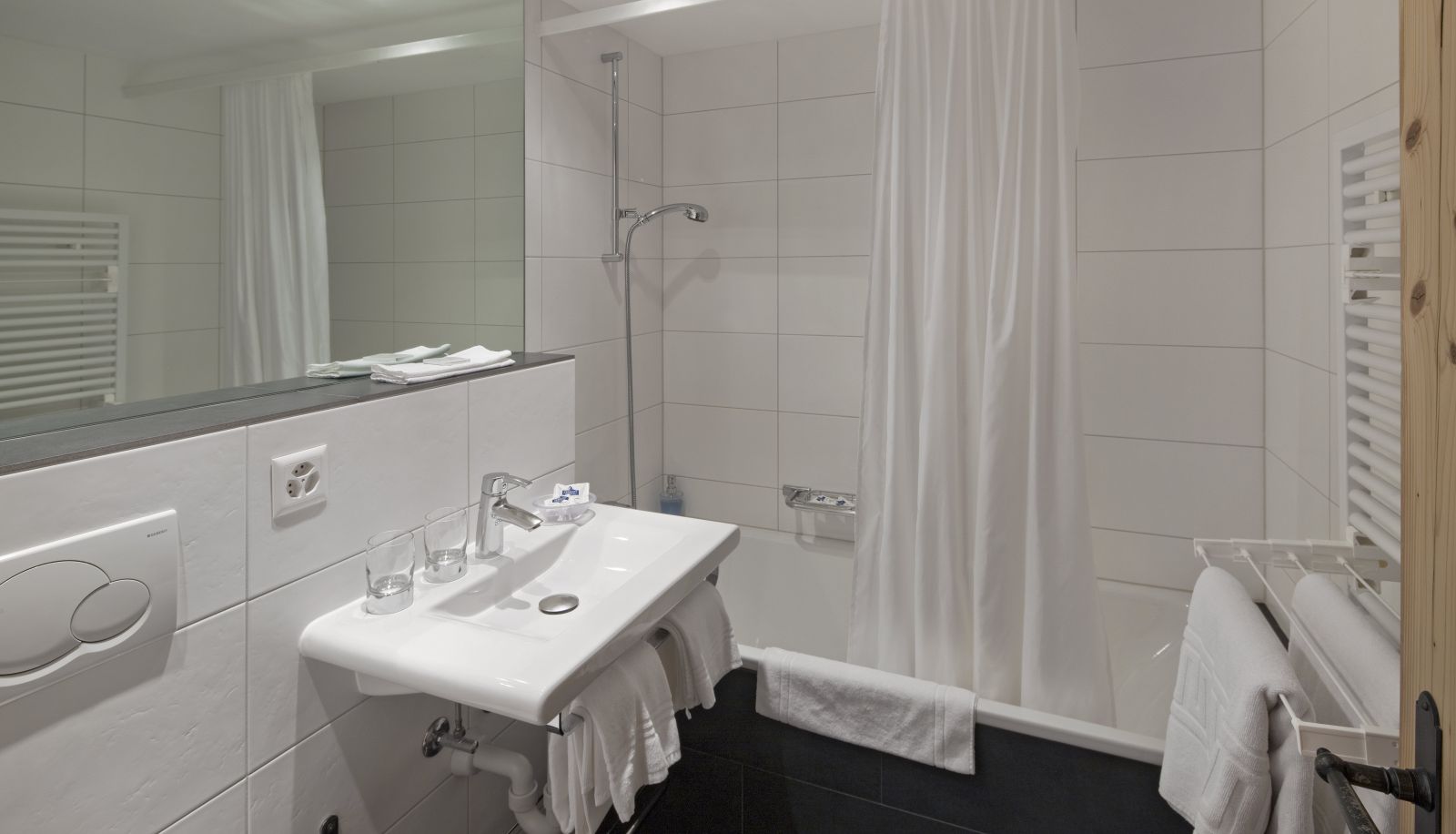 Badezimmer - Hotel Derby