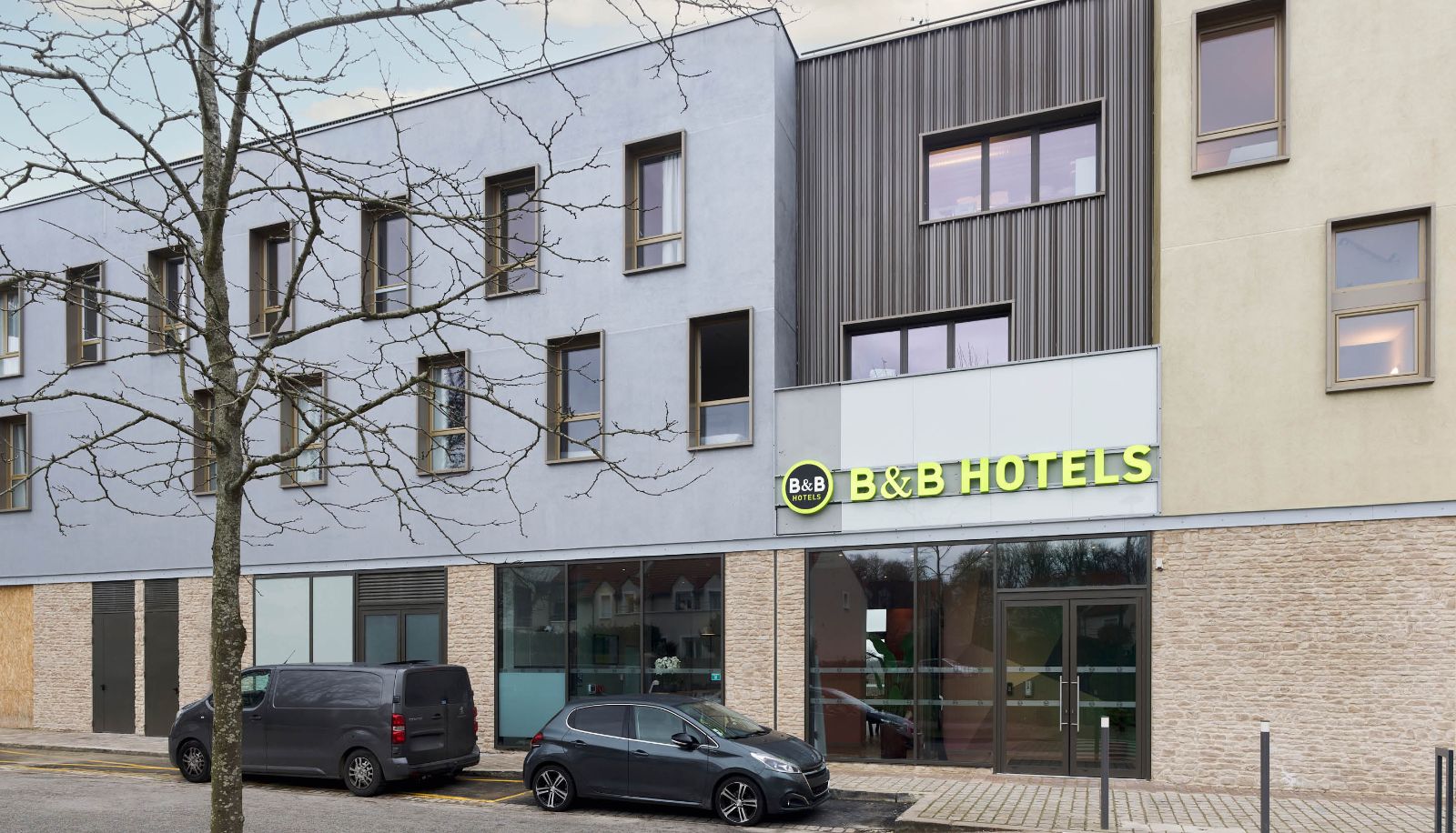 Buitenruimte van het hotel - B&B HOTEL Versailles Rocquencourt 3 étoiles