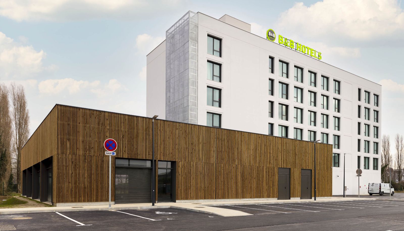 Buitenruimte van het hotel - B&B HOTEL Cergy Saint-Christophe Gare 3 étoiles