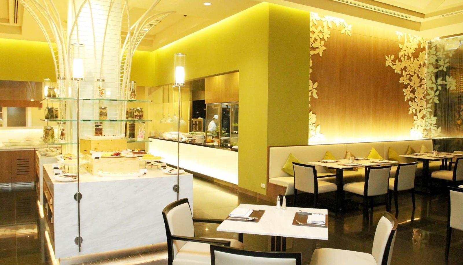 Frühstücksraum innerhalb des Restaurants - Miracle Grand Convention Hotel Business Hotel