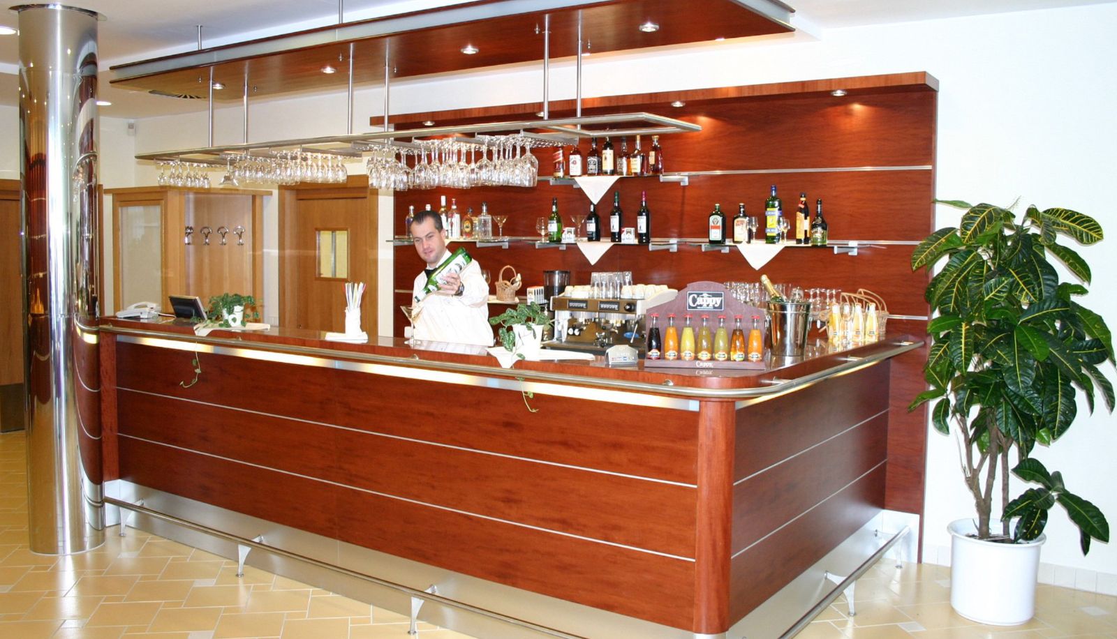 Bar - Ramada by Wyndham Airport Prague